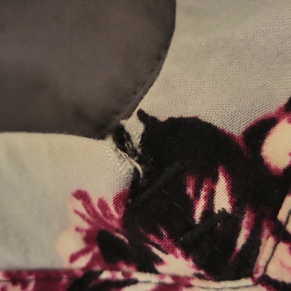 Greys Anatomy Scrub Top Purple Gray Floral Print Black Pink - Picture 4 of 4